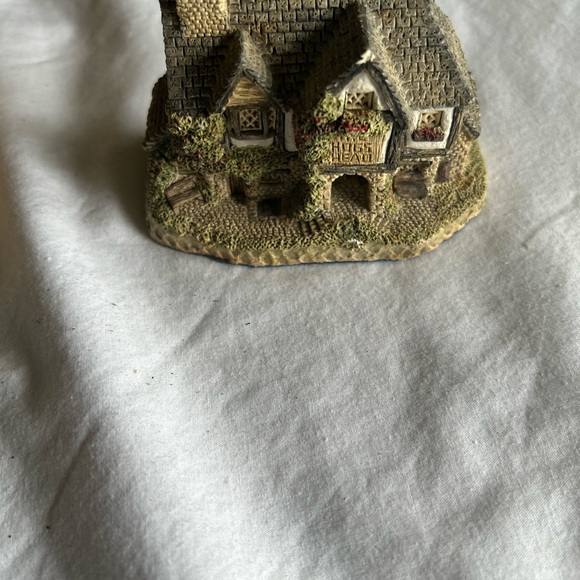 David Winter Shirehall Figurine set of 3 - Picture 6 of 8